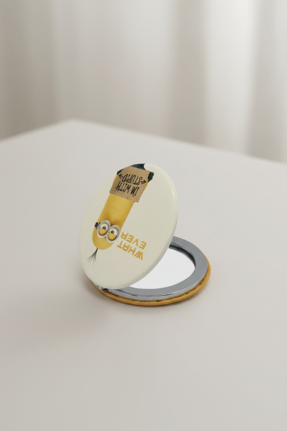 Minion Karakter Baskılı 6x6 Cm Yuvarlak Kapaklı Taşınabilir Cep Makyaj Aynası - Sarı A - 3