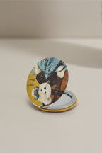 Sevimli Ayıcık Figürlü Desenli 6x6 Cm Yuvarlak Kapaklı Taşınabilir Cep Makyaj Aynası - Kahverengi - 3