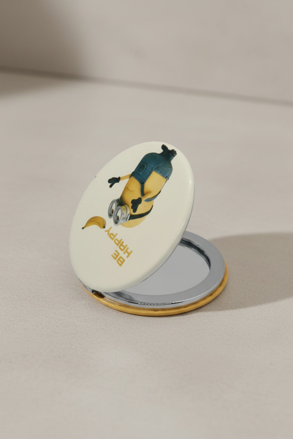 Minion Karakter Baskılı 6x6 Cm Yuvarlak Kapaklı Taşınabilir Cep Makyaj Aynası - Sarı B - 3