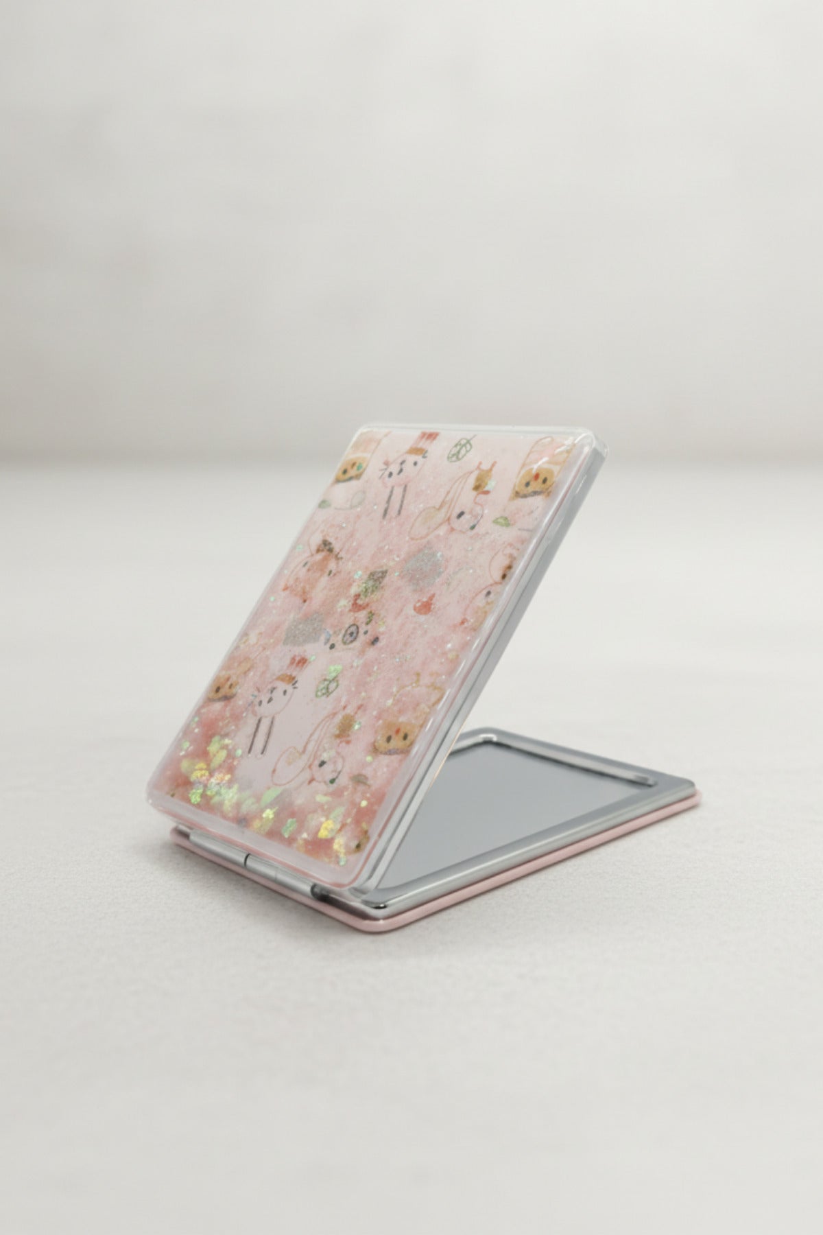 Sevimli Karakter Desenli 5x7 Cm Kapaklı Sulu Simli Taşınabilir Cep Makyaj Aynası - Pembe - 3