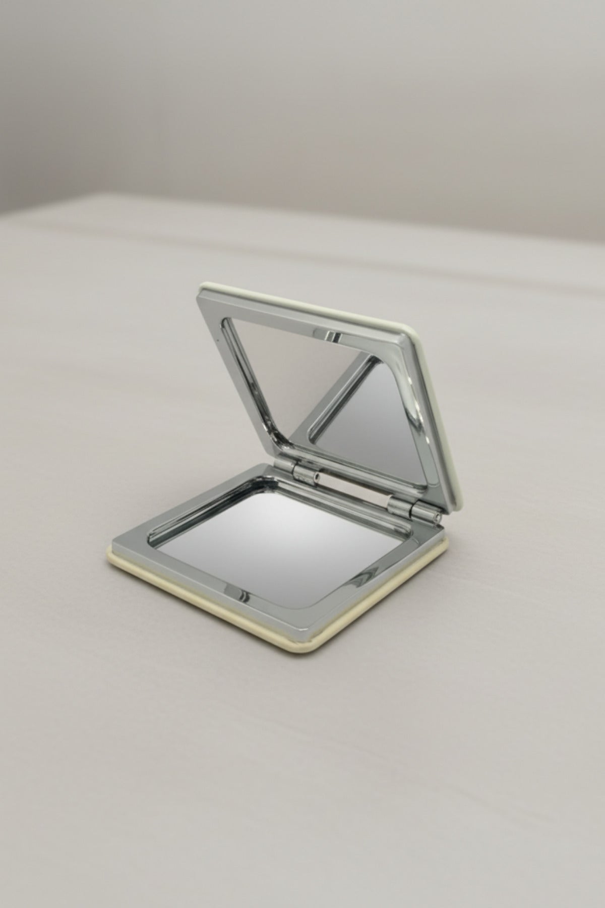 6x6 Cm Kare Kapaklı Cep Aynası Taşınabilir Makyaj Aynası - Pembe - 4