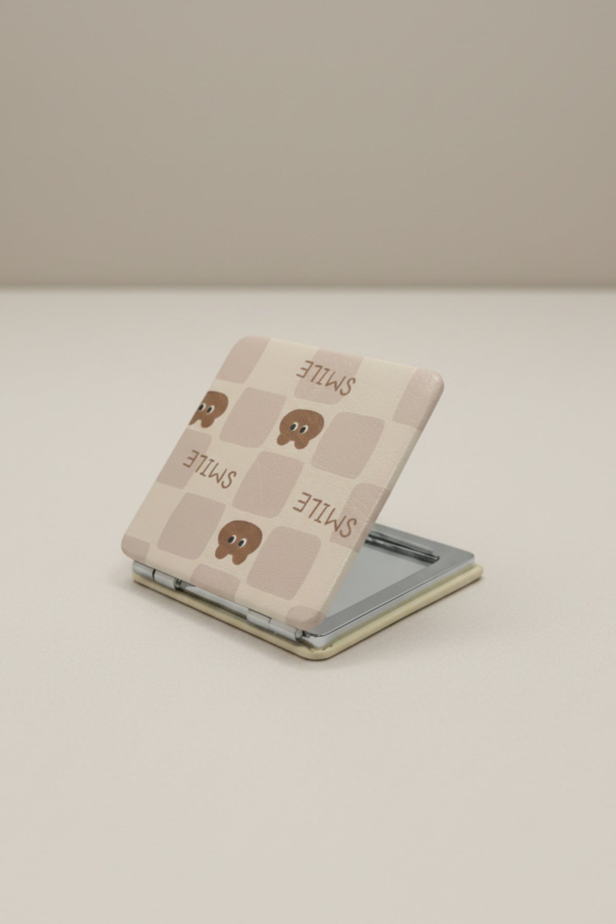 6x6 Cm Kare Kapaklı Cep Aynası Taşınabilir Makyaj Aynası - Ekru - 3