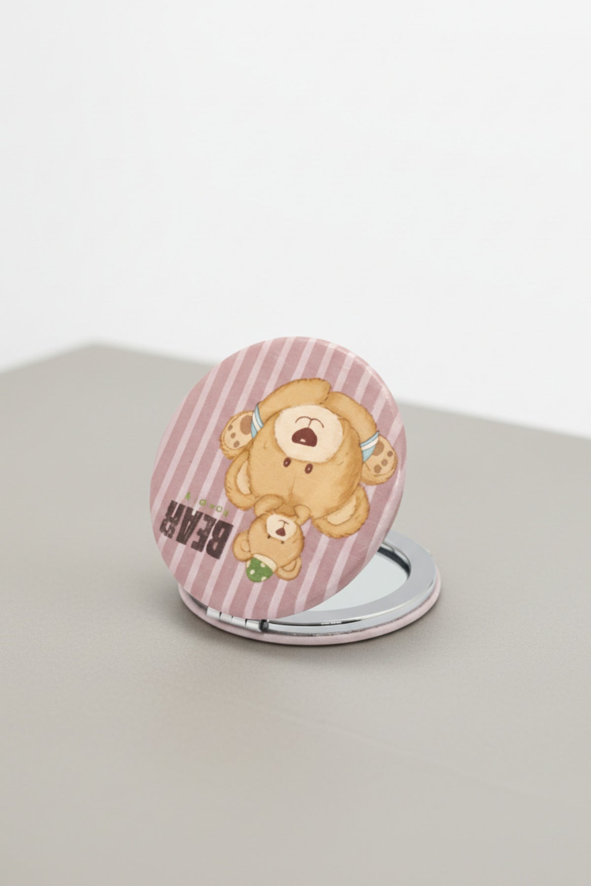 Sevimli Yavru Ayıcık Desenli 6x6 Cm Yuvarlak Kapaklı Taşınabilir Cep Makyaj Aynası - Pembe - 3