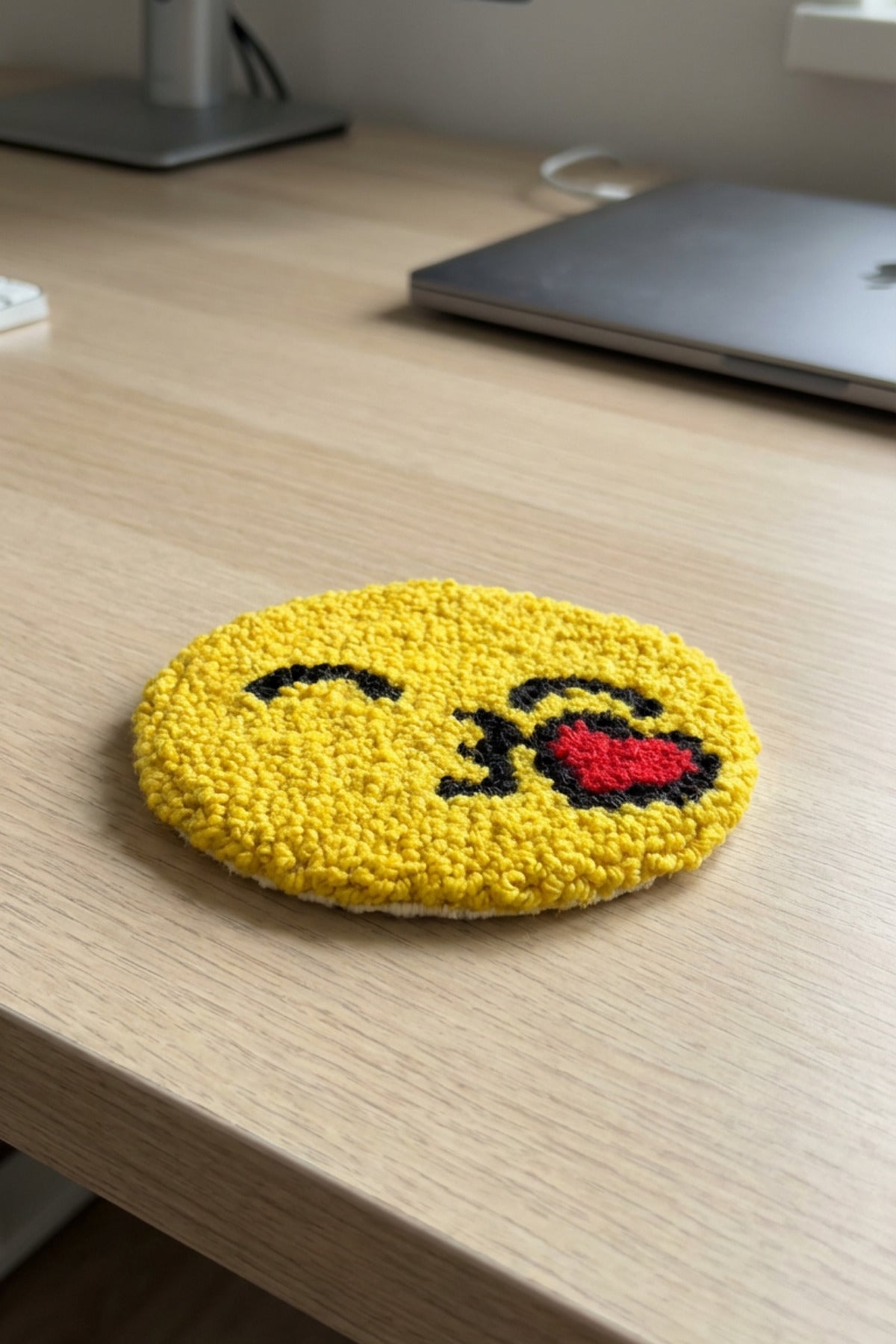 El Yapımı Kalpli Emoji Figürlü Punch Bardak Altlığı Dekoratif El İşi Coaster