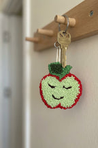 El Yapımı Charm Punch Gülen Elma Desenli Metal Klipsli Anahtarlık - Yeşil - 3