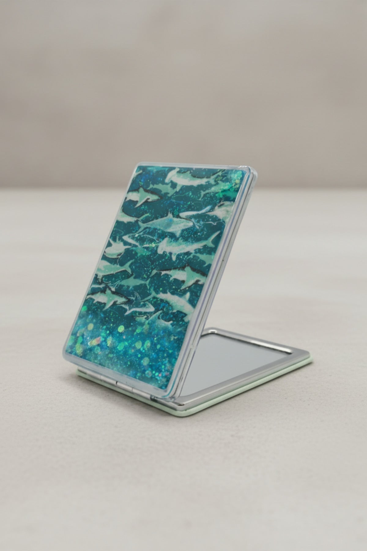Sevimli Karakter Desenli 5x7 Cm Kapaklı Sulu Simli Taşınabilir Cep Makyaj Aynası - Lacivert - 3