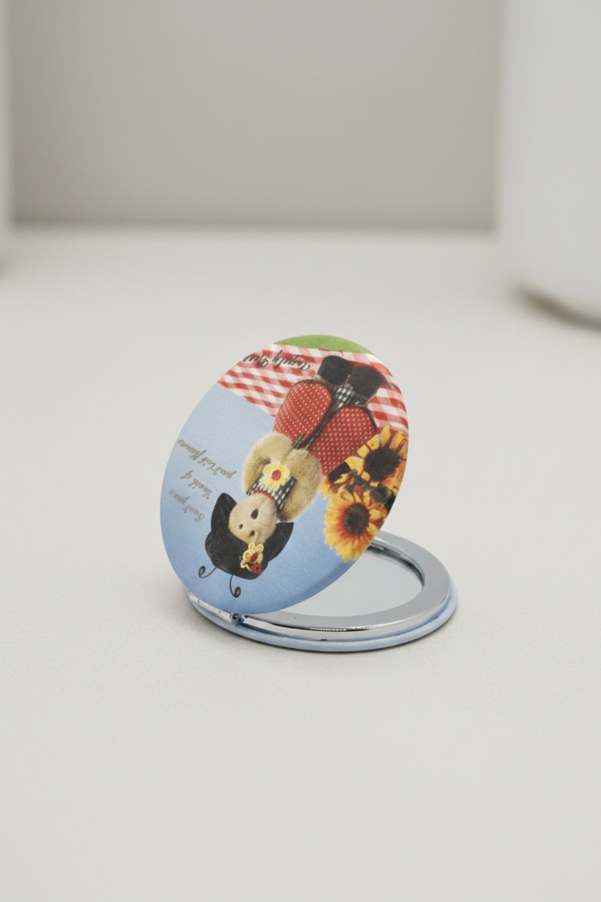 Sevimli Ayıcık Figürlü Desenli 6x6 Cm Yuvarlak Kapaklı Taşınabilir Cep Makyaj Aynası - Mavi - 3