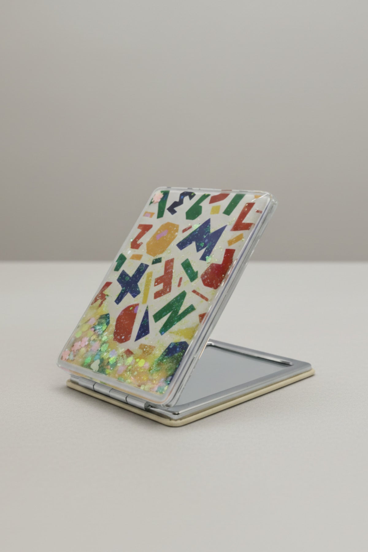 Sevimli Karakter Desenli 5x7 Cm Kapaklı Sulu Simli Taşınabilir Cep Makyaj Aynası - Çok Renkli - 3